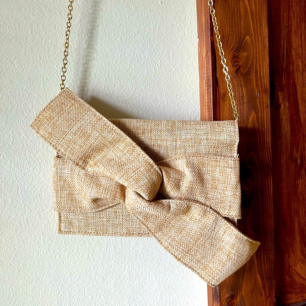 Lulus bow clutch